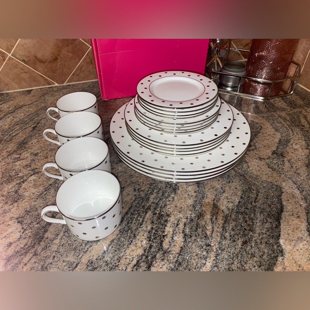Kate Spade Larabee Road Platinum 20 pc Place Setting